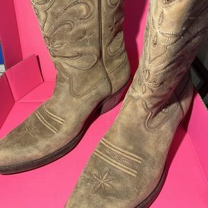 Ariat Womens Cowboy Boots size 8.5B